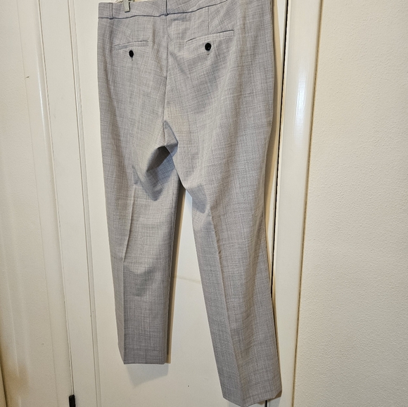 Banana Republic light grey Logan pants - Picture 4 of 8